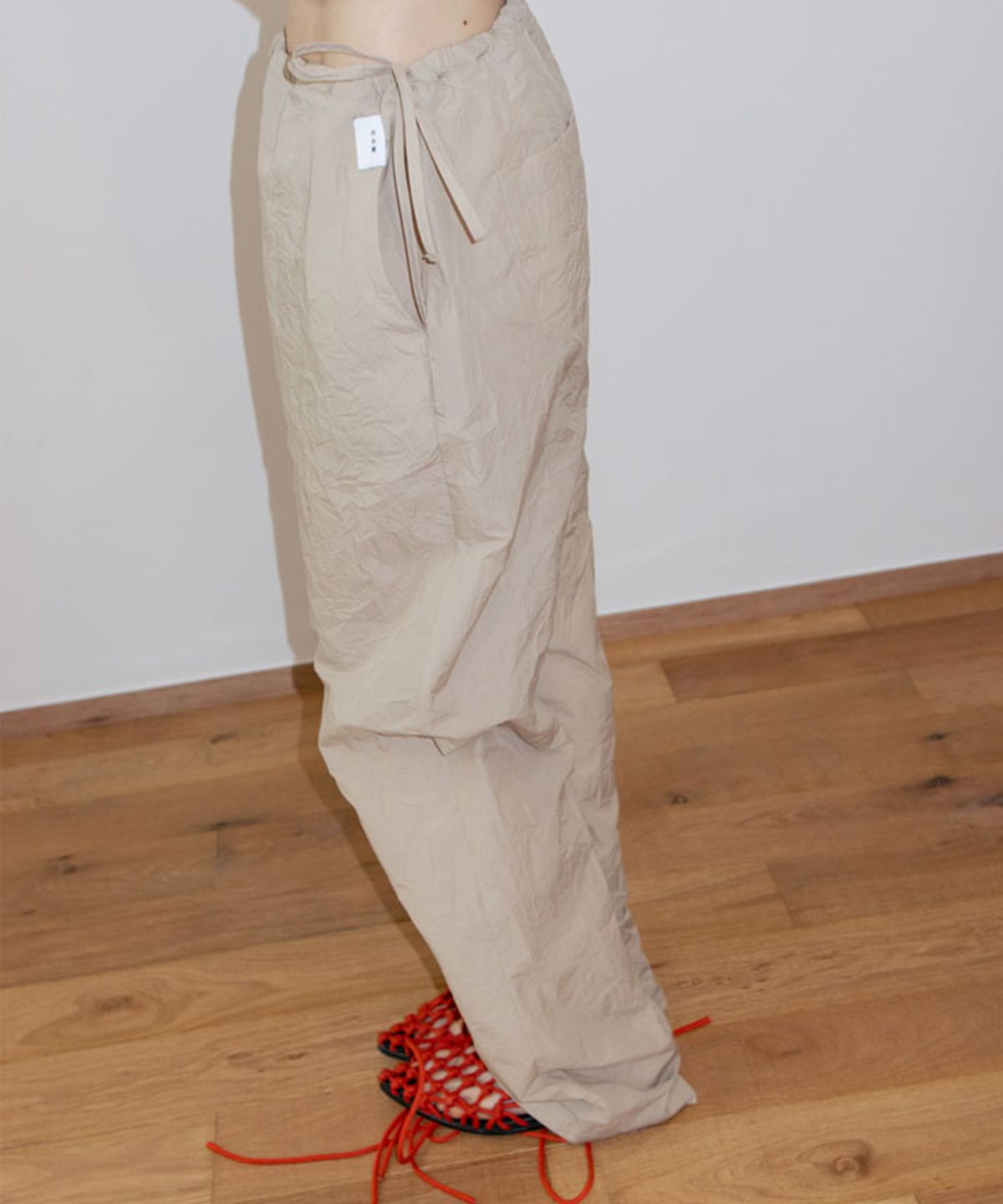 수수무(SUSUMU) RECYCLED BARAM PANTS - beige