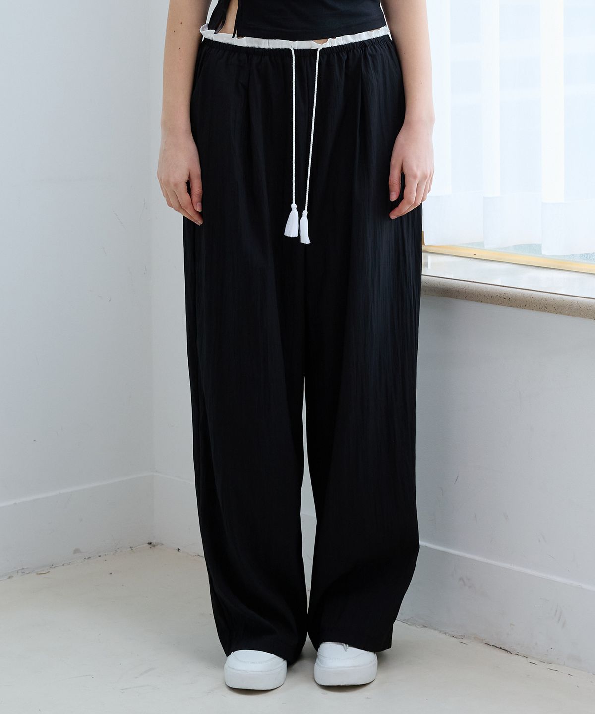 핑크파인애플(PINK PINEAPPLE) MORI RUSTLE NYLON PANTS_BLACK