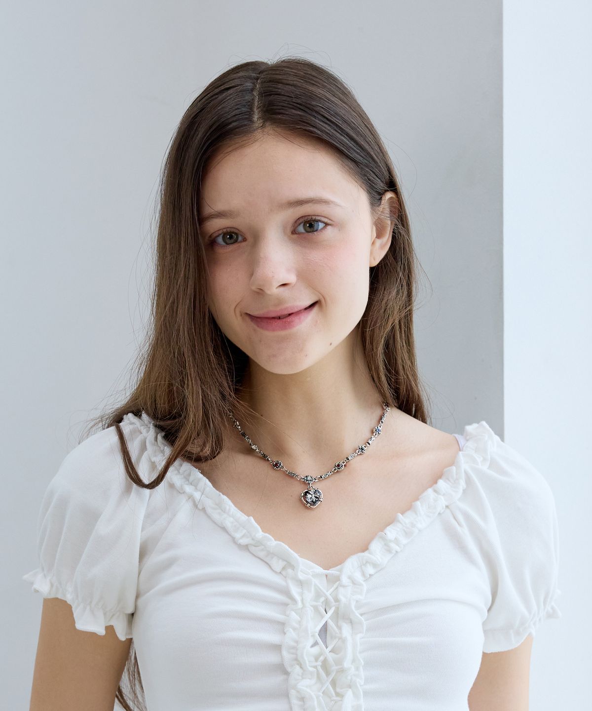 핑크파인애플(PINKPINEAPPLE) BLACK BLOOM HEART NECKLACE_SILVER