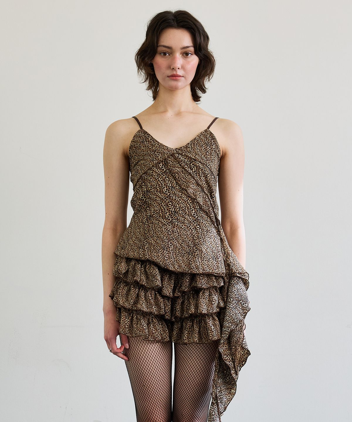 아리킴(ARIKIM) LEOPARD FRILL SLEEVELESS TOP / BROWN