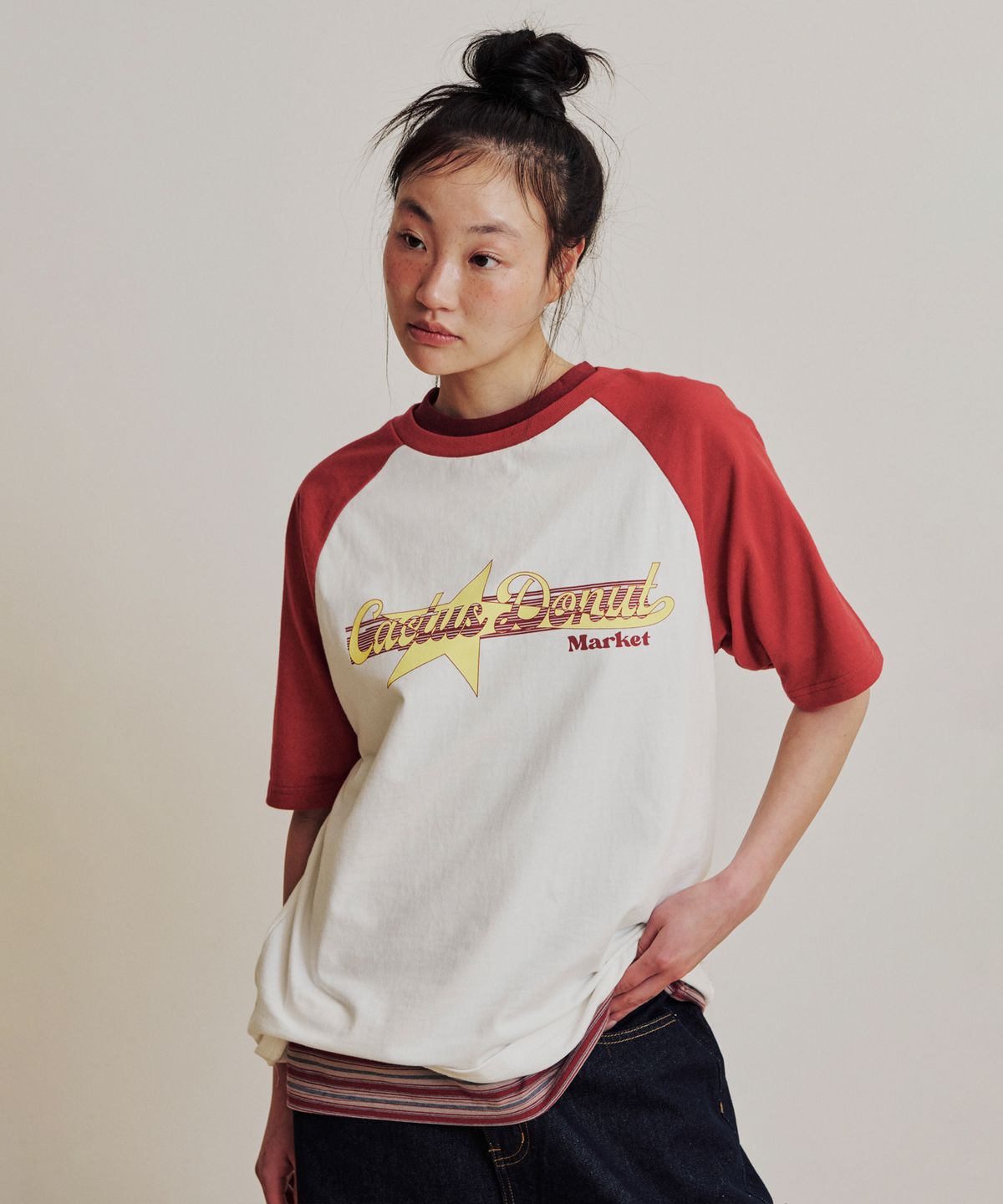 캑터스도넛마켓(CACTUSDONUTMARKET) Logo Star Raglan T-Shirt - Red
