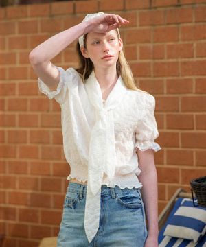 플라워 자카드 더블 타이 블라우스