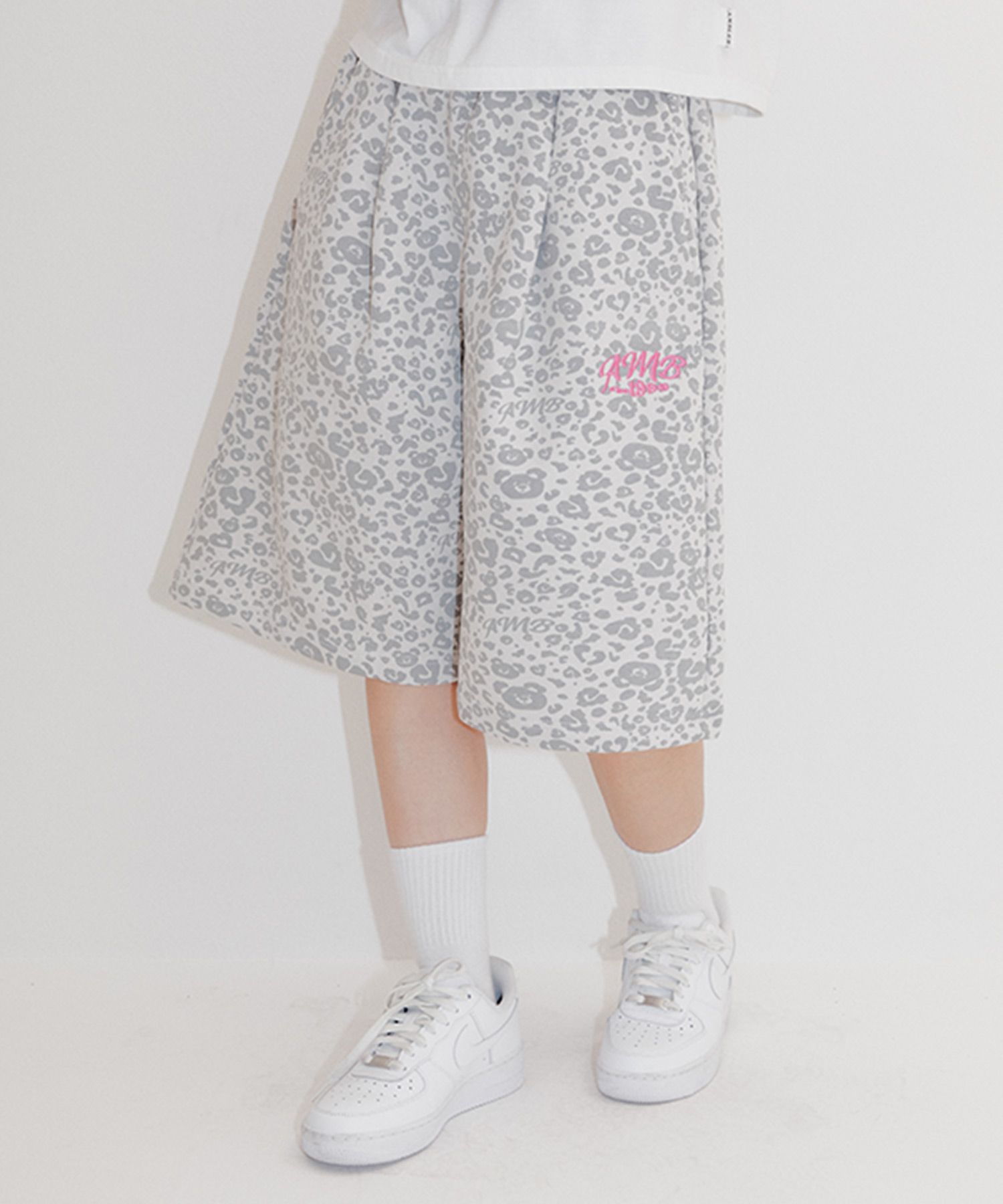 【AMBLER】 Heart Bear Leopard Pants Bermuda One-Tuck Shorts MUSINSA | AMBLER Heart Bear Leopard Pants Bermuda One-Tuck