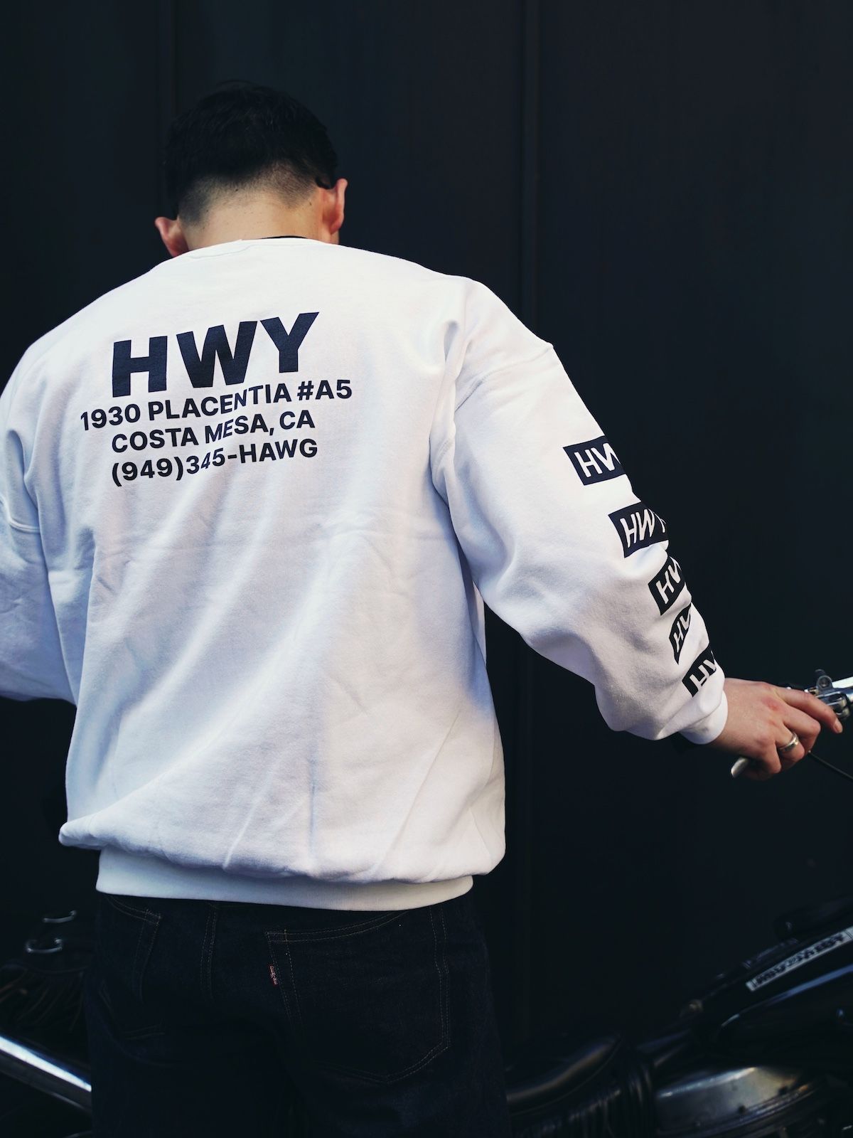 하이웨이(HWY) 호그 크루넥 맨투맨 화이트