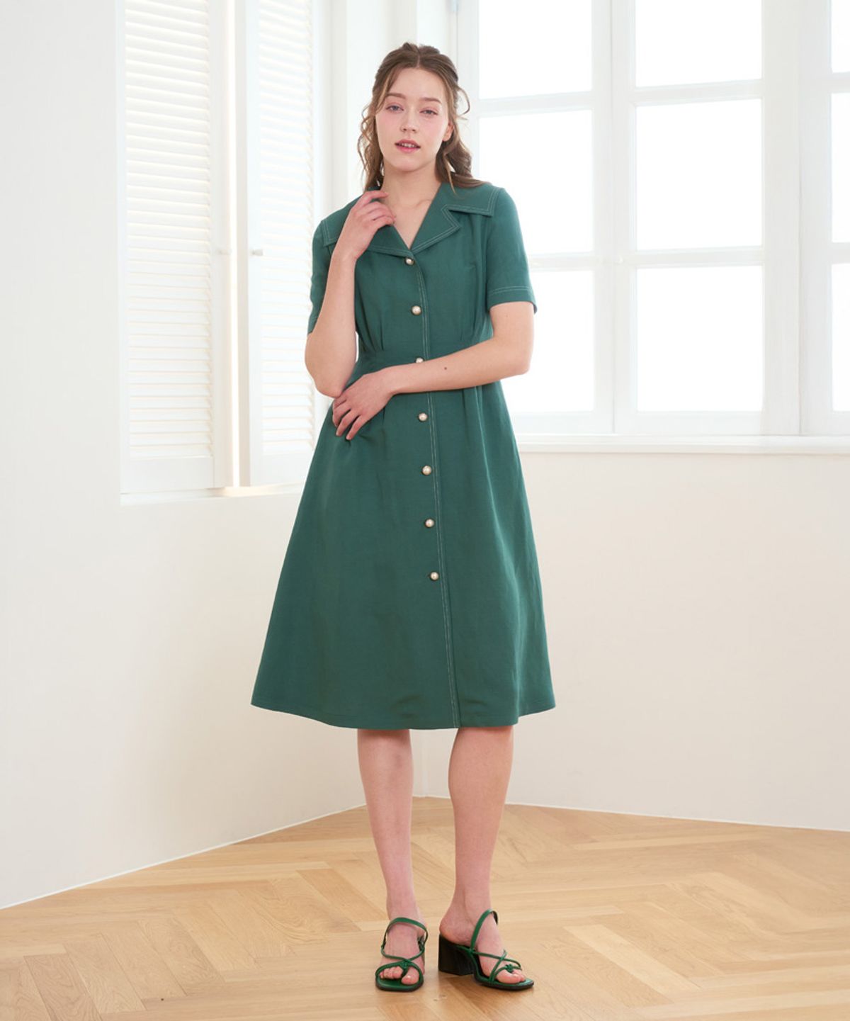 엘바이엘(LBYL) 그린 카라 버튼 포인트 린넨 블렌드 원피스
