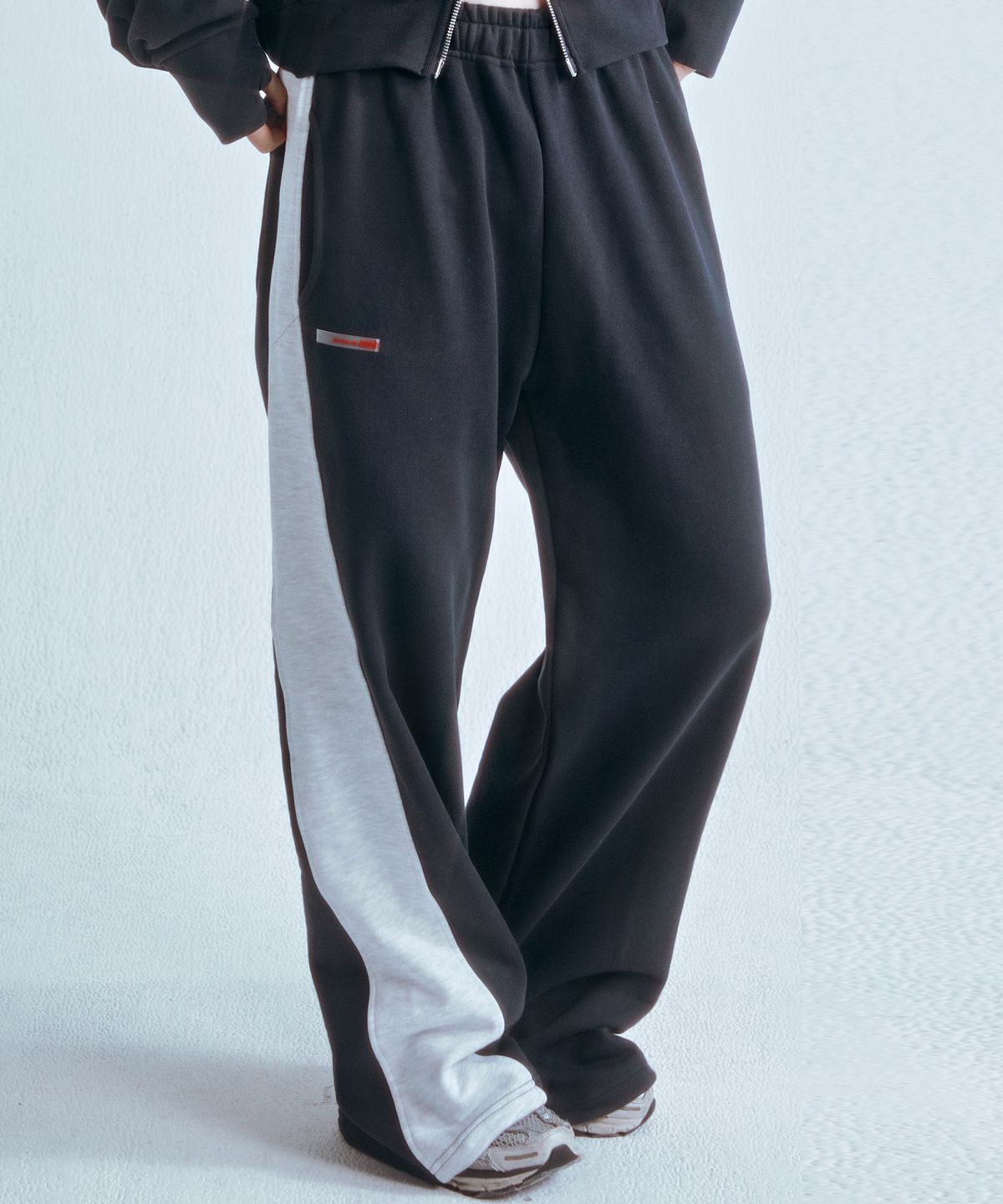 포영(FOUR YOUNG) Uniform Jogger Pants Navy