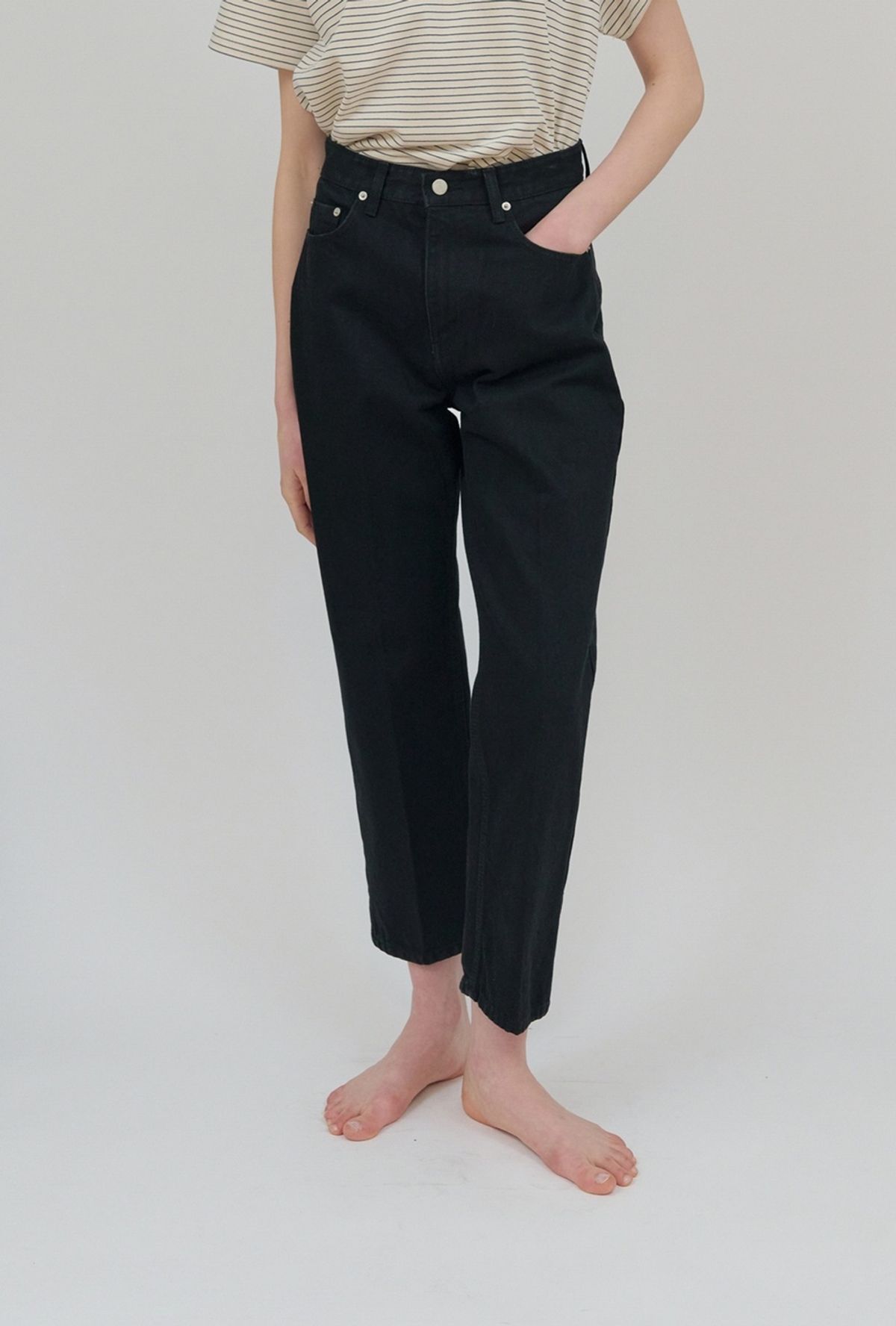 무아르무스(MUARMUS) Kelly Classic Fit Denim [Black]