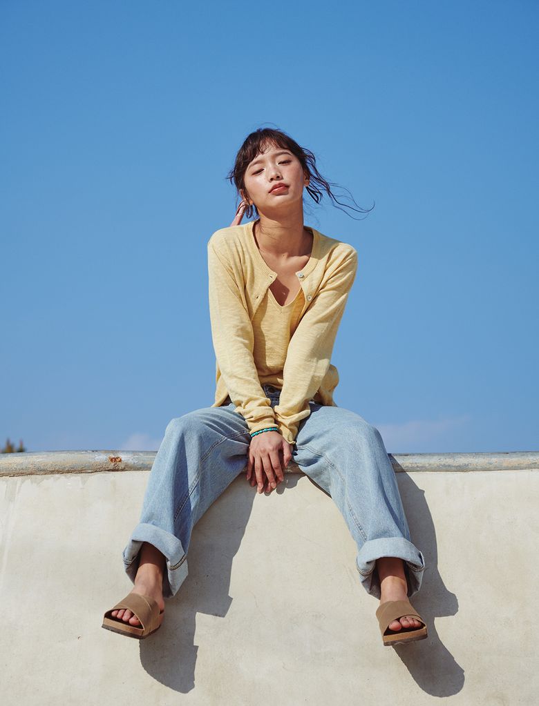 Pale Linen Round Cardigan Mustard