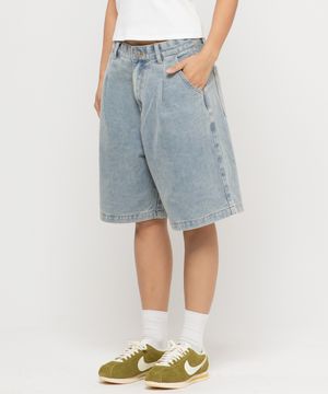 와이드 논페이드  원턱 버뮤다 데님 하프 팬츠[라이트블루]