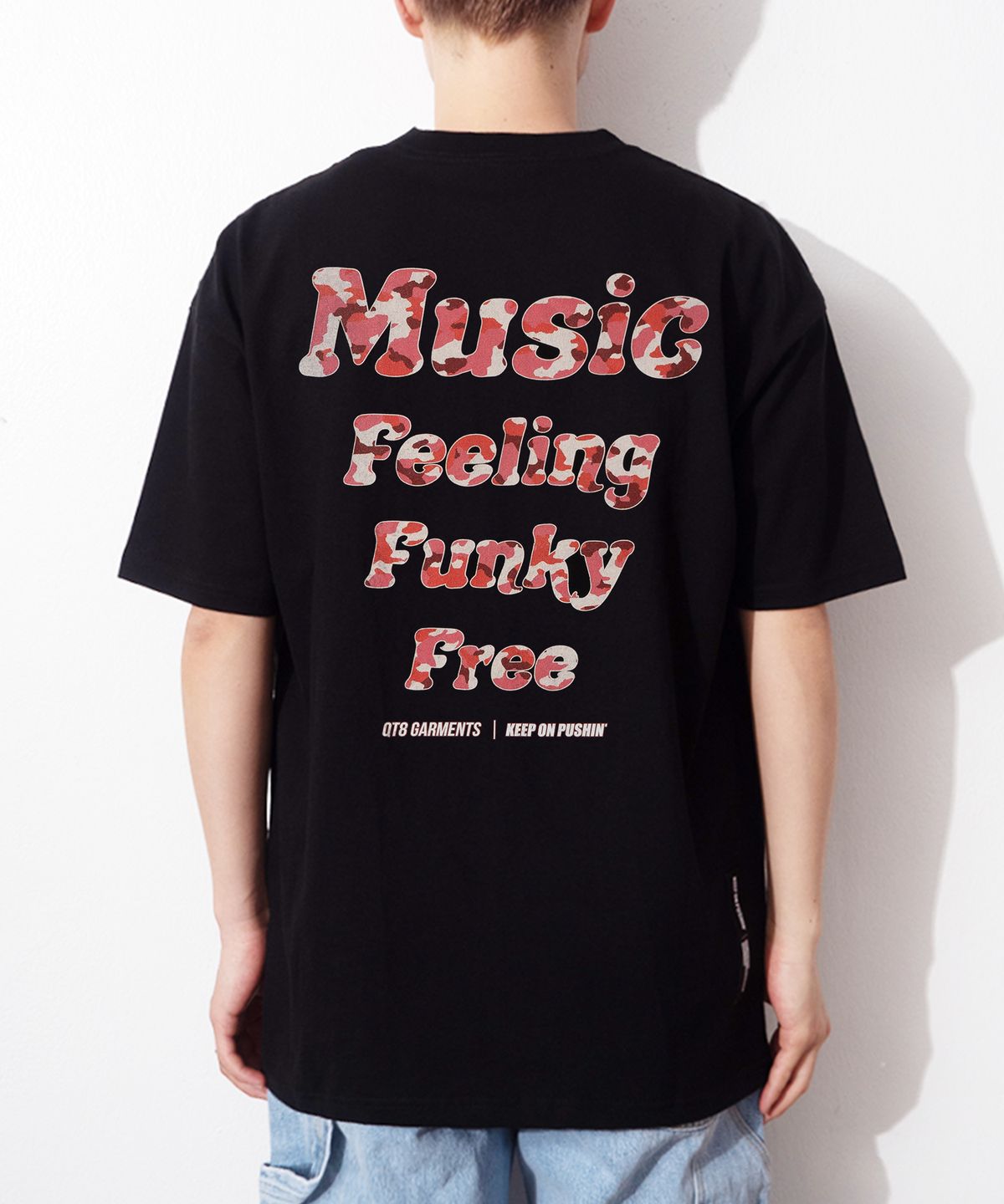 큐티에잇 가먼츠(QT8 GARMENTS) OC Noodle X QT8 Pink Camo Tee (Black)