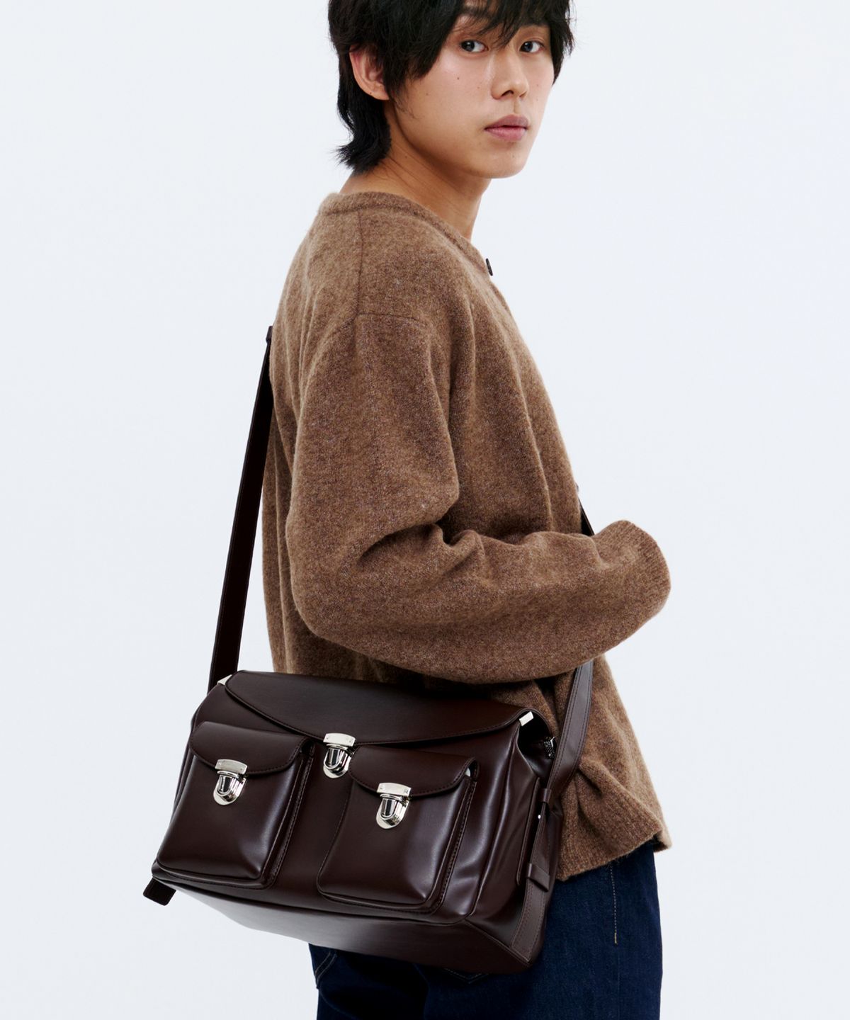 논오버스틱(NONOVERSTIC) Postman Bag Chocolate