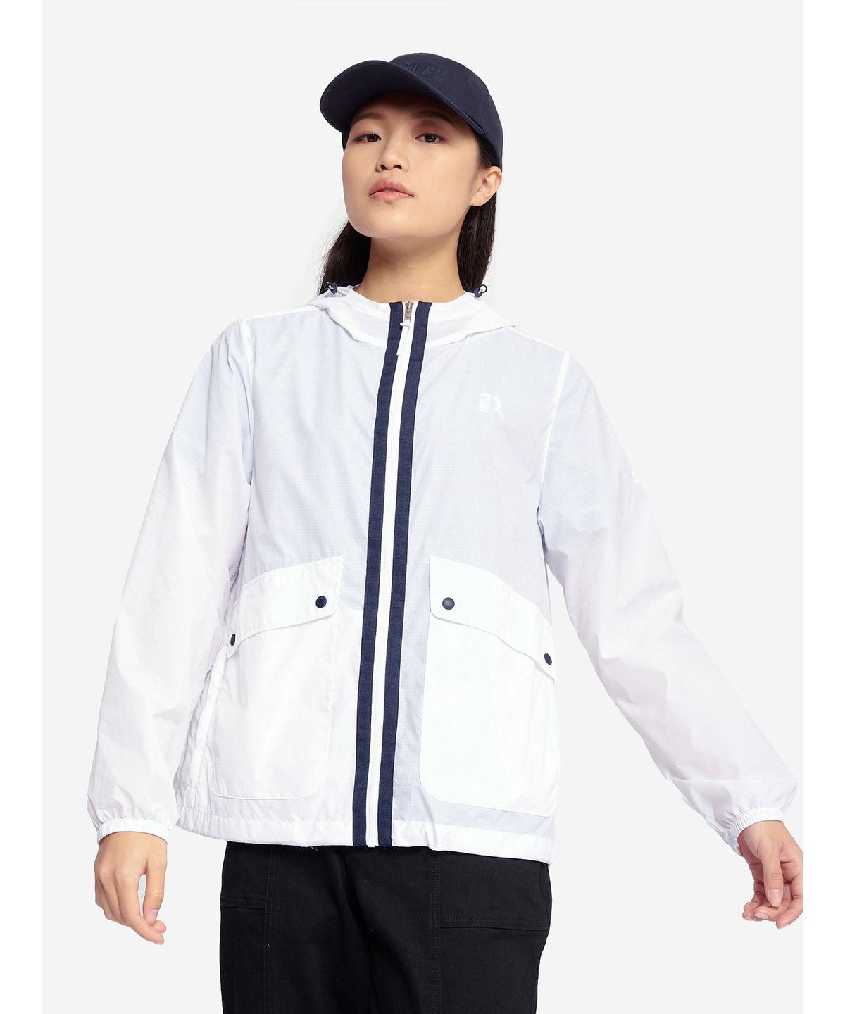 에이글(Aigle) 여성 기능성 경량 후드 재킷 AAS25WOUT022BLA
