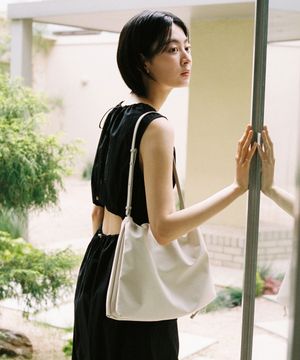 필로우 숄더 나일론 아이보리