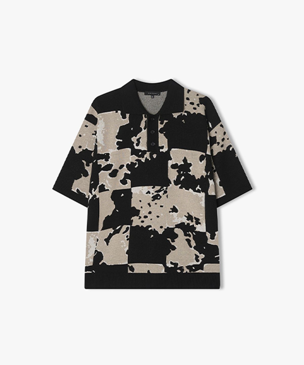 리버클래시(LIBERCLASSY) [25SS] LLB51593 블랙 자카드 패턴 칼라 하프 니트 탑