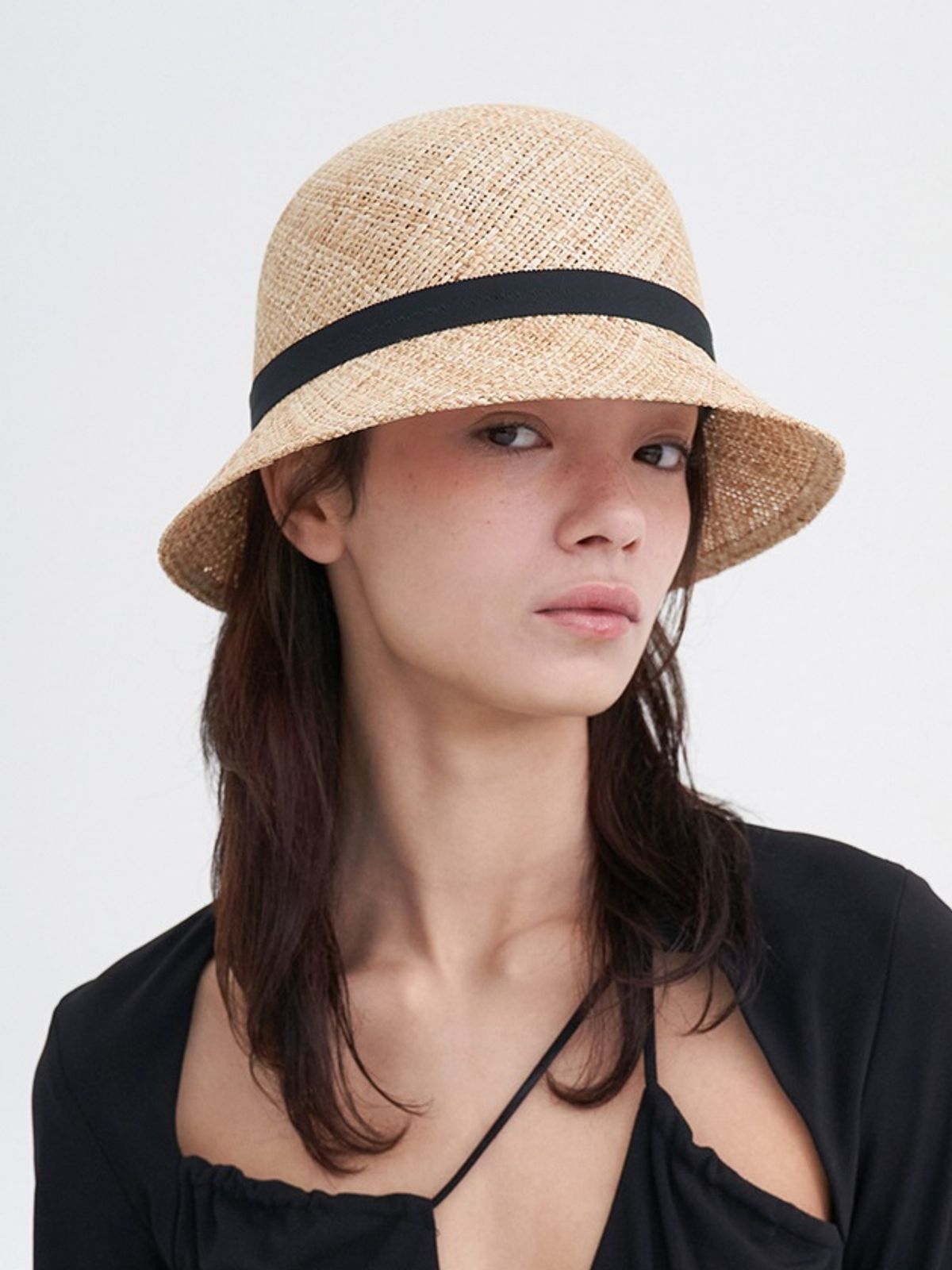브라운햇(BROWNHAT) 클래식 스트로 클로슈 위드 페더 디테일