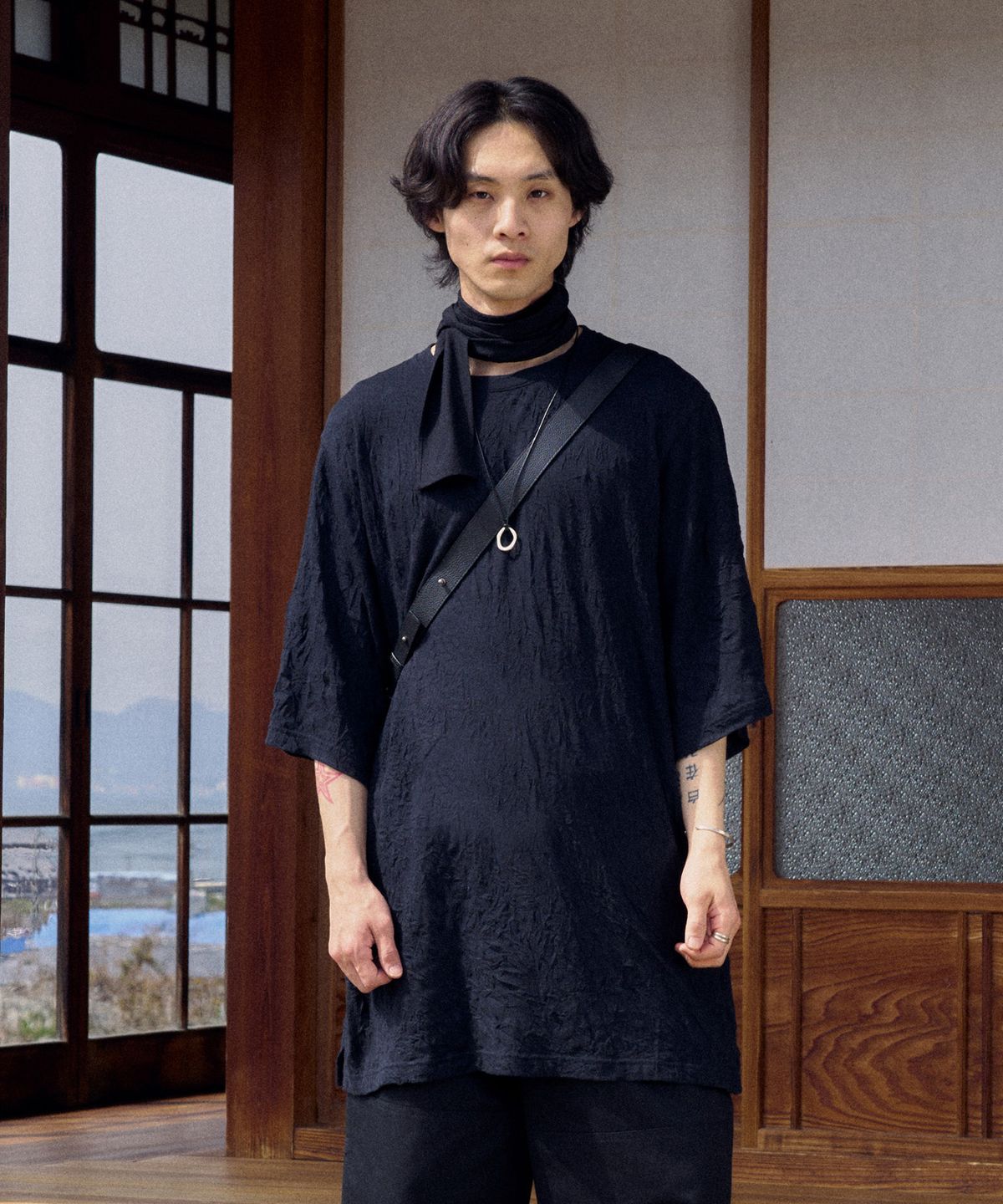 유스(YOUTH) Creased H/S T-shirt - Black
