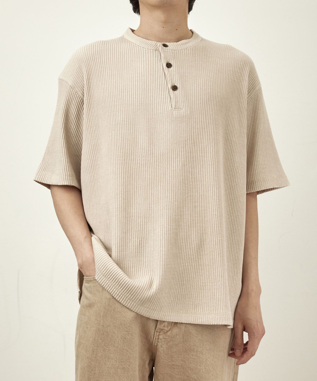 유스(YOUTH) Waffle Henley Neck H/S T-shirt - Light Beige