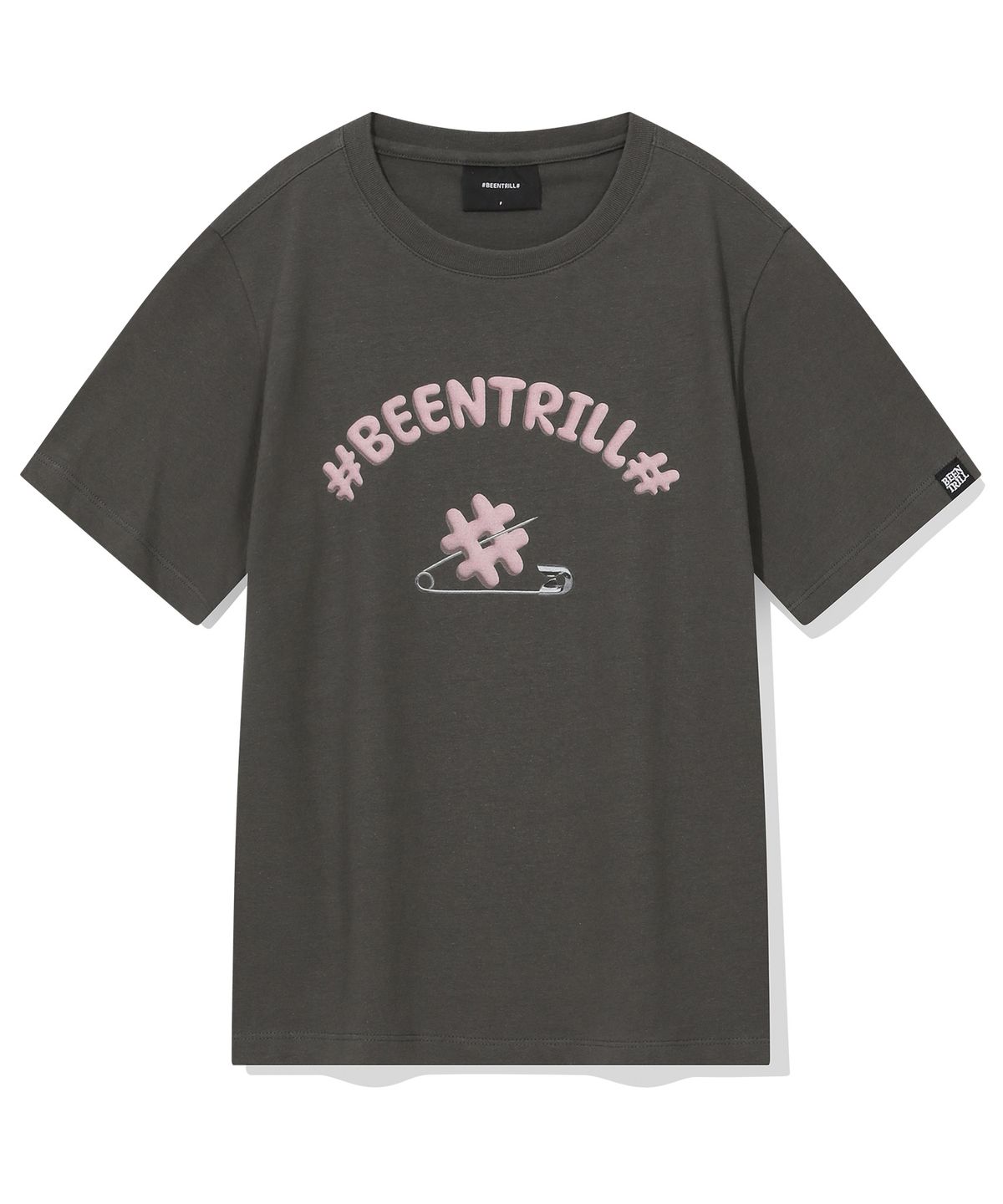 빈트릴 뉴욕(BEENTRILL NEWYORK) 우먼즈 3D 핀 로고 티셔츠(차콜)