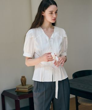 턱 퍼프 반팔 타이 블라우스 [IVORY]