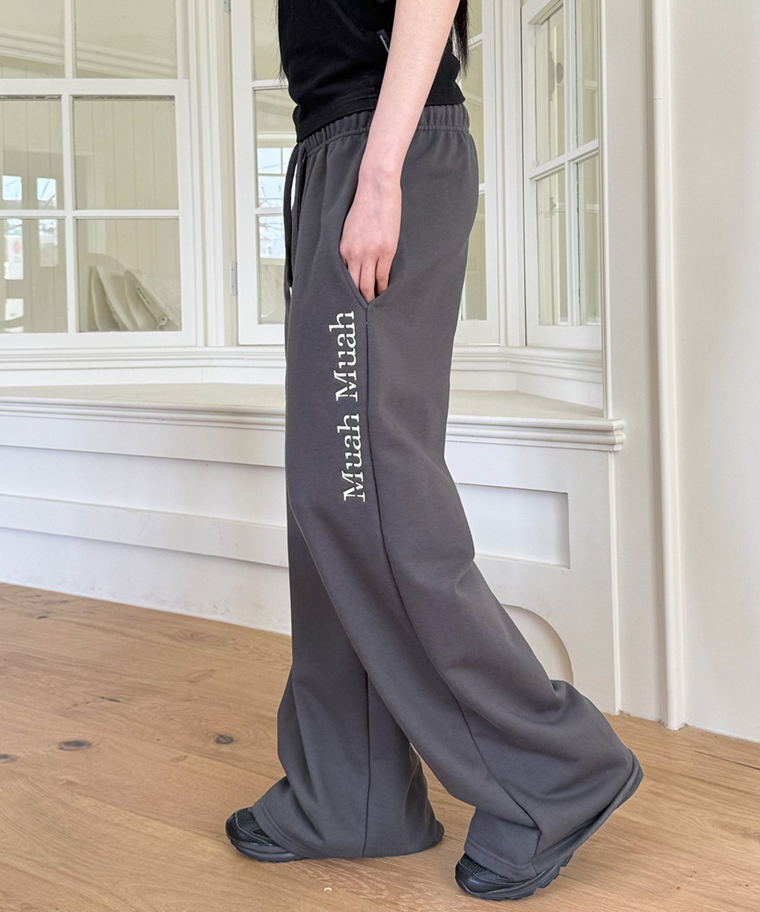 MUSINSA | MUAHMUAH Logostitch wide banding pants [charcoal]