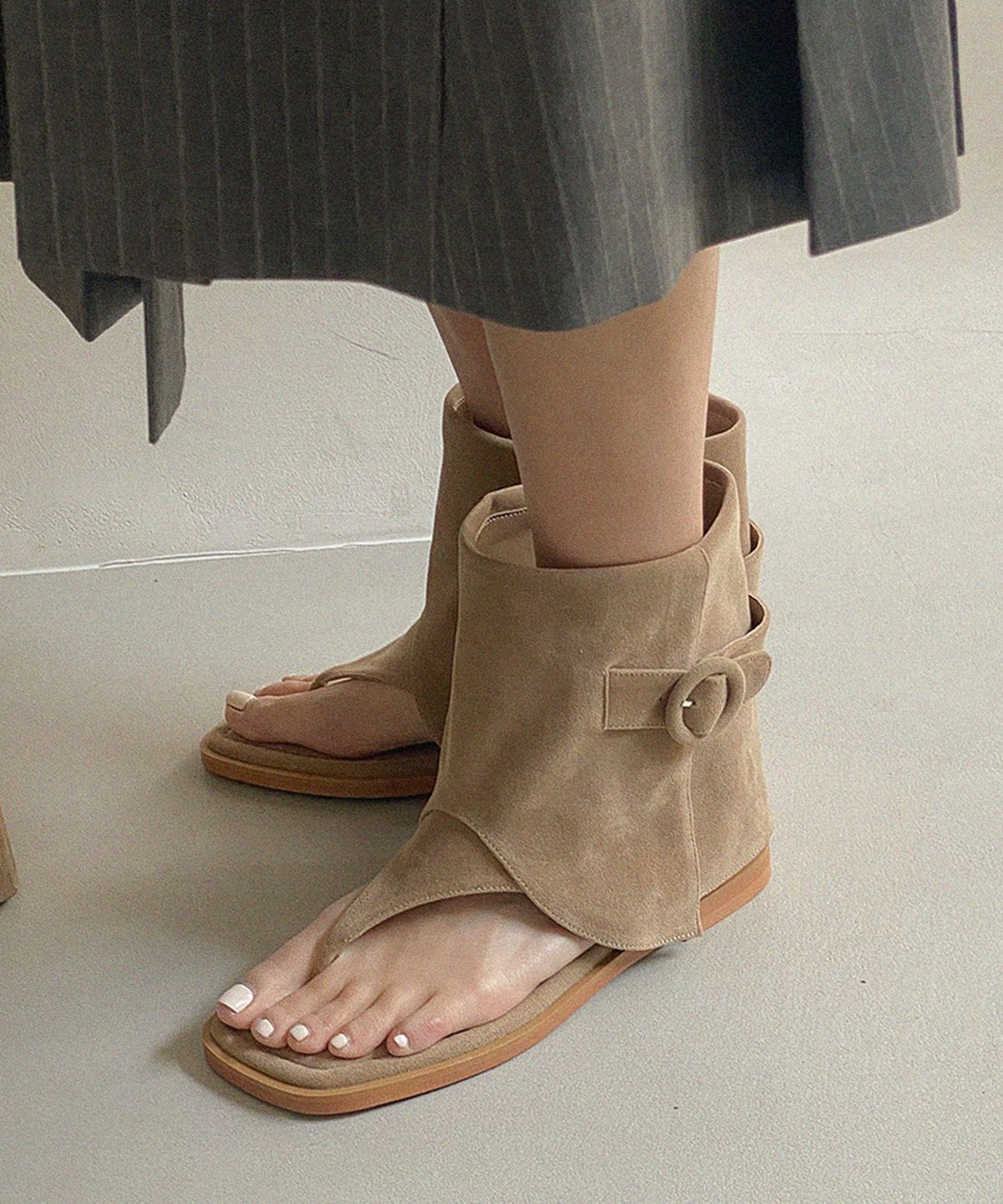 무드앤플(MOODNPLE) jennifer 쪼리 버클 스웨이드 부츠 2color 2cm