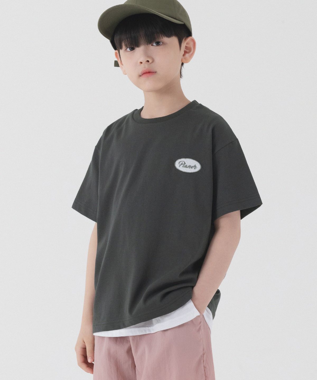 피아네르 키즈(PIANER KIDS) 쿨 레터링 자수 오버핏 반팔 (차콜)