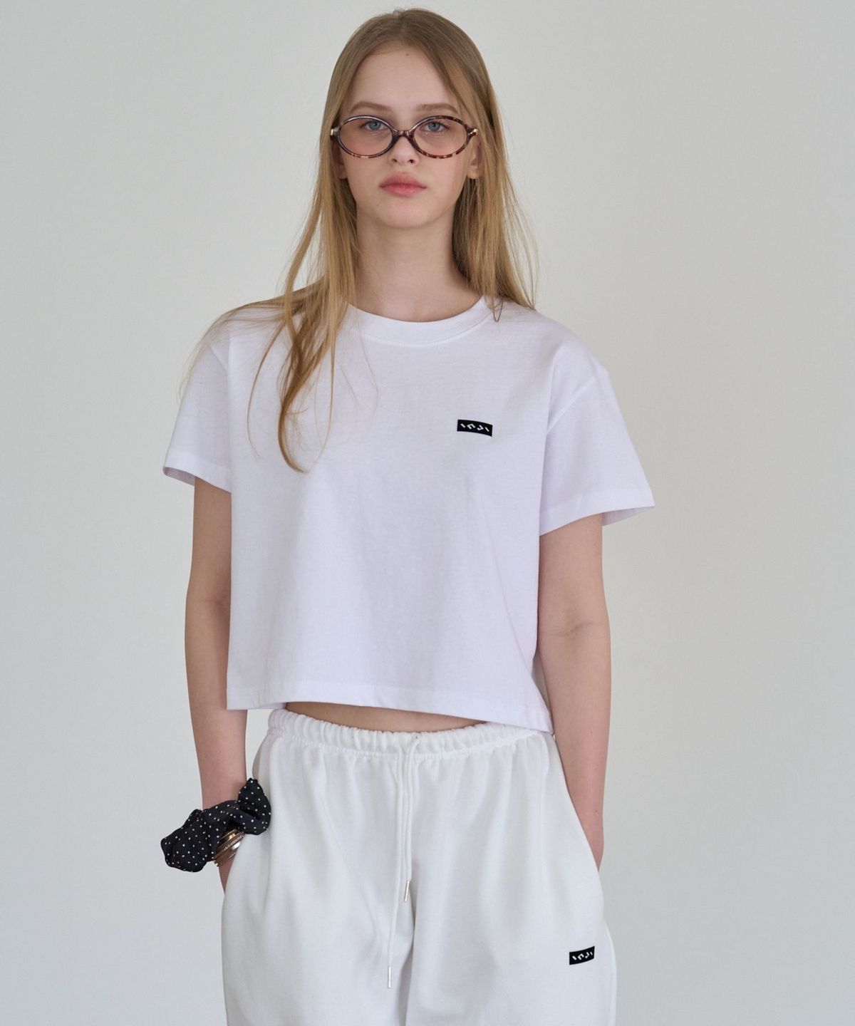 인지액티브(INJIACTIVE) Small Logo Crop T-shirt 화이트