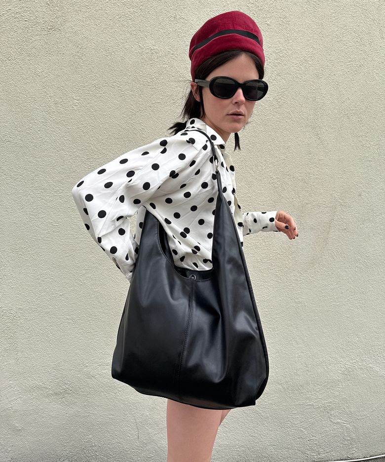 medium slash hobo bag (black)