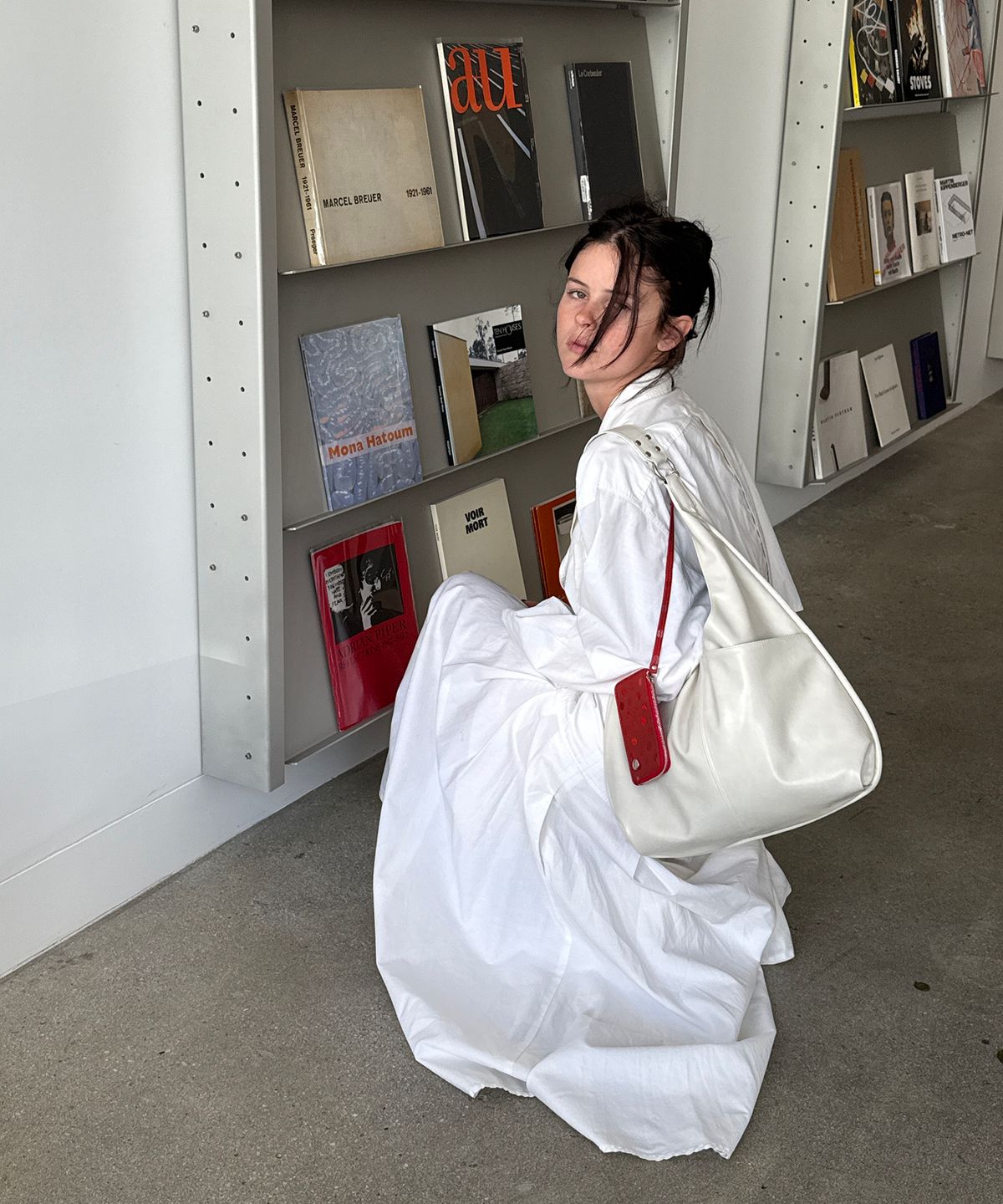 여밈(YEOMIM) medium slash hobo bag (cream)