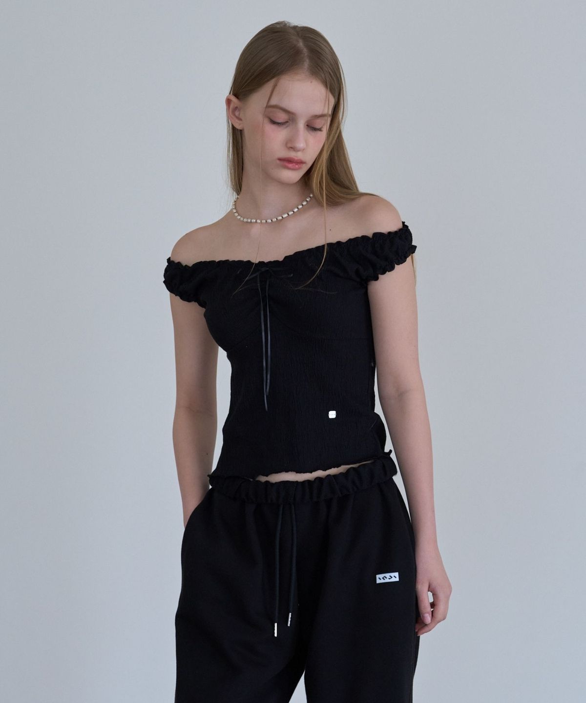 인지액티브(INJIACTIVE) Wrinkle Off Shoulder Top 블랙