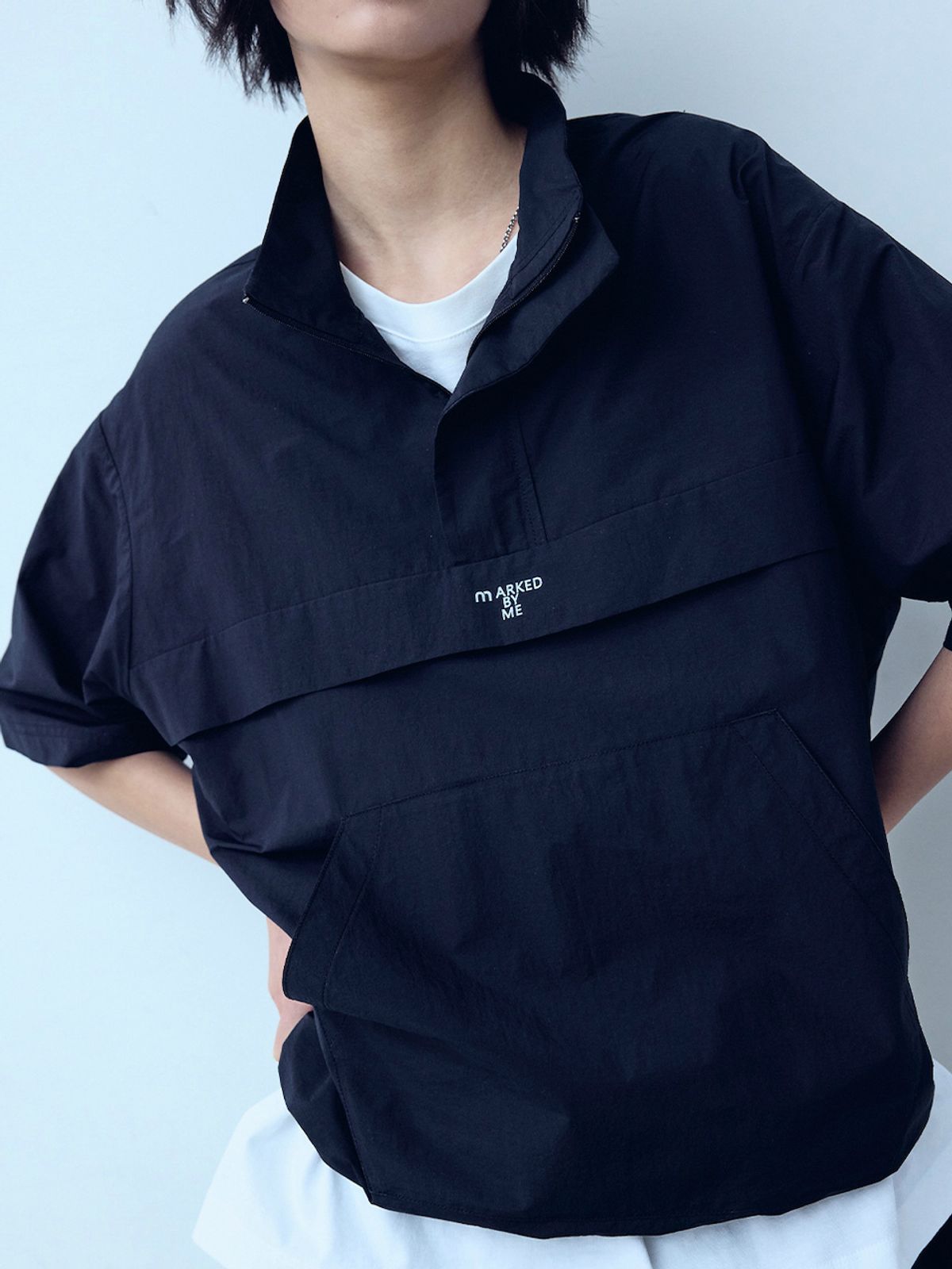 엘유브이엠(LUVM) LETTERING ANORAK ZIP-UP_NAVY