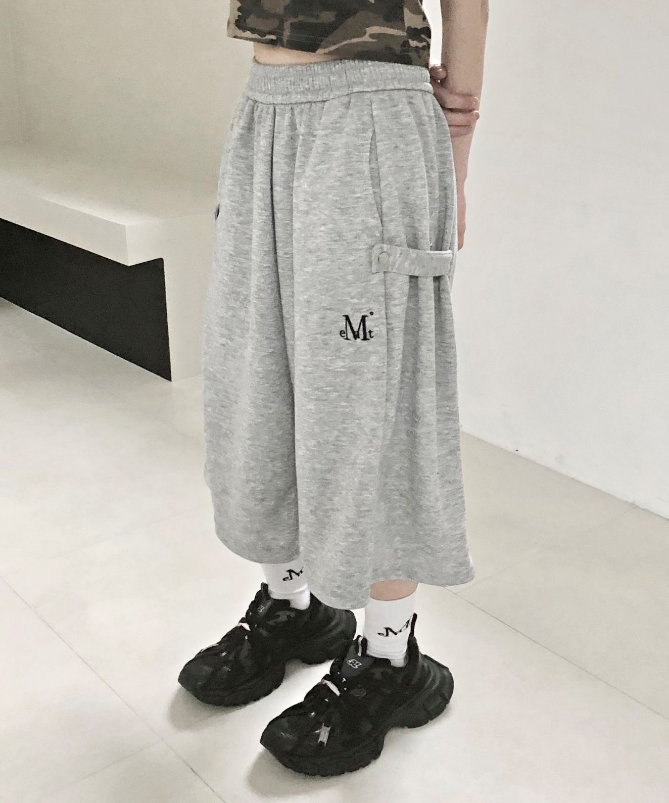 【MUCENT】 WEIR SIDE BUTTON SWEAT PANTS UNISEX / 追跡付 MUSINSA公式 | MUCENT Weir Side Button Sweatpants Unisex (2
