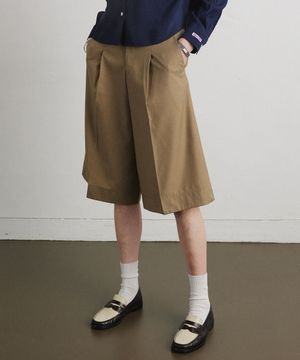 SCULPT TUCK SHORTS_OLIVE BEIGE