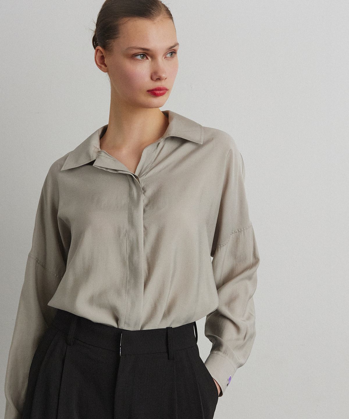 아흐레(AHRE) HIDDEN PLACKET SHIRT_BEIGE