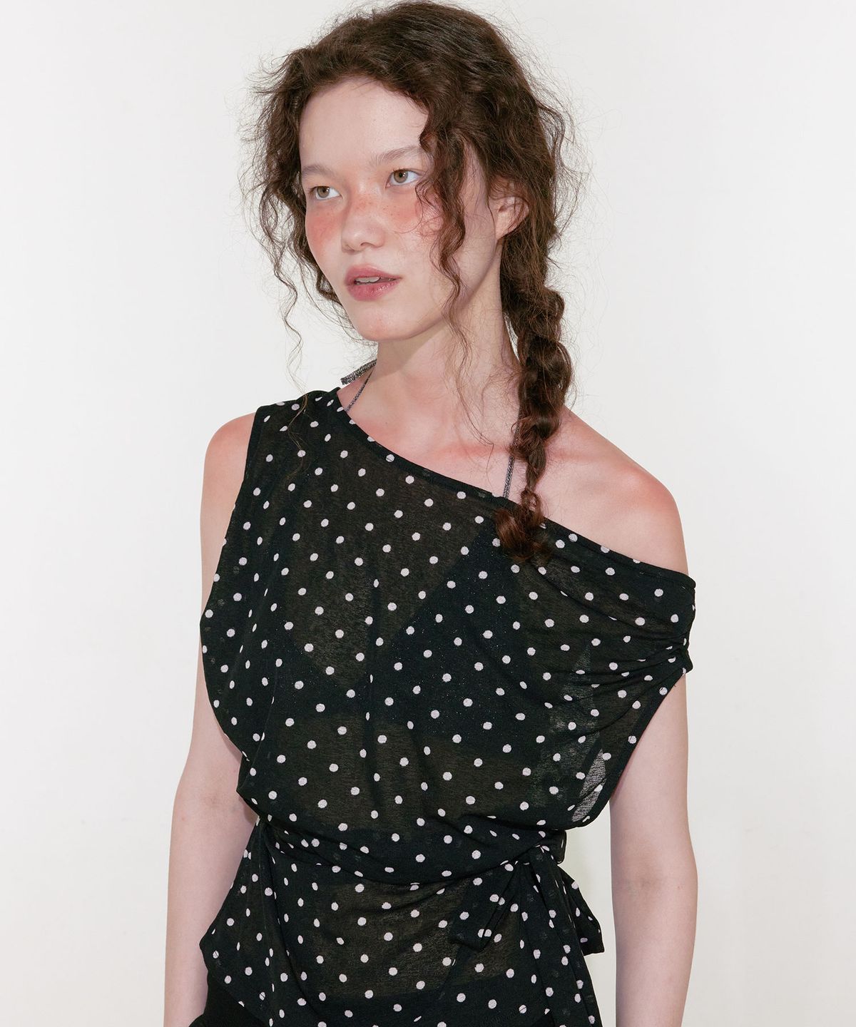 루루서울(LOULOUSEOUL) Dot Off Shoulder Top (Black)