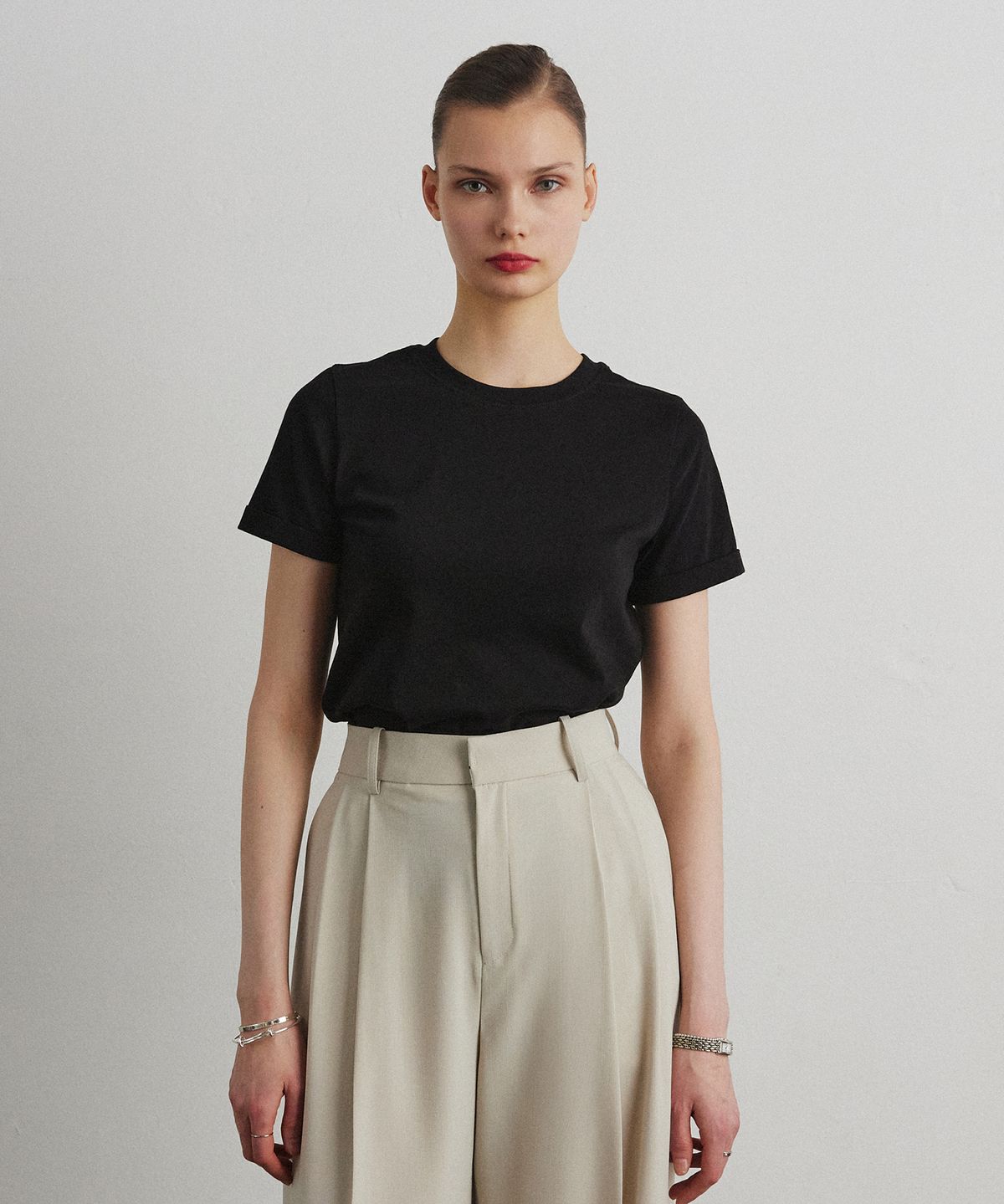 아흐레(AHRE) COTTON ROLL-UP T-SHIRT_BLACK