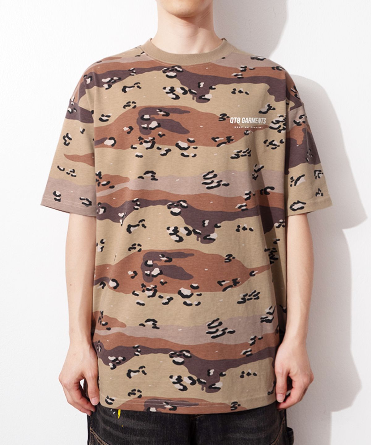 큐티에잇 가먼츠(QT8 GARMENTS) OC Simple Logo Chocolate Chip Camo Tee (Beige)