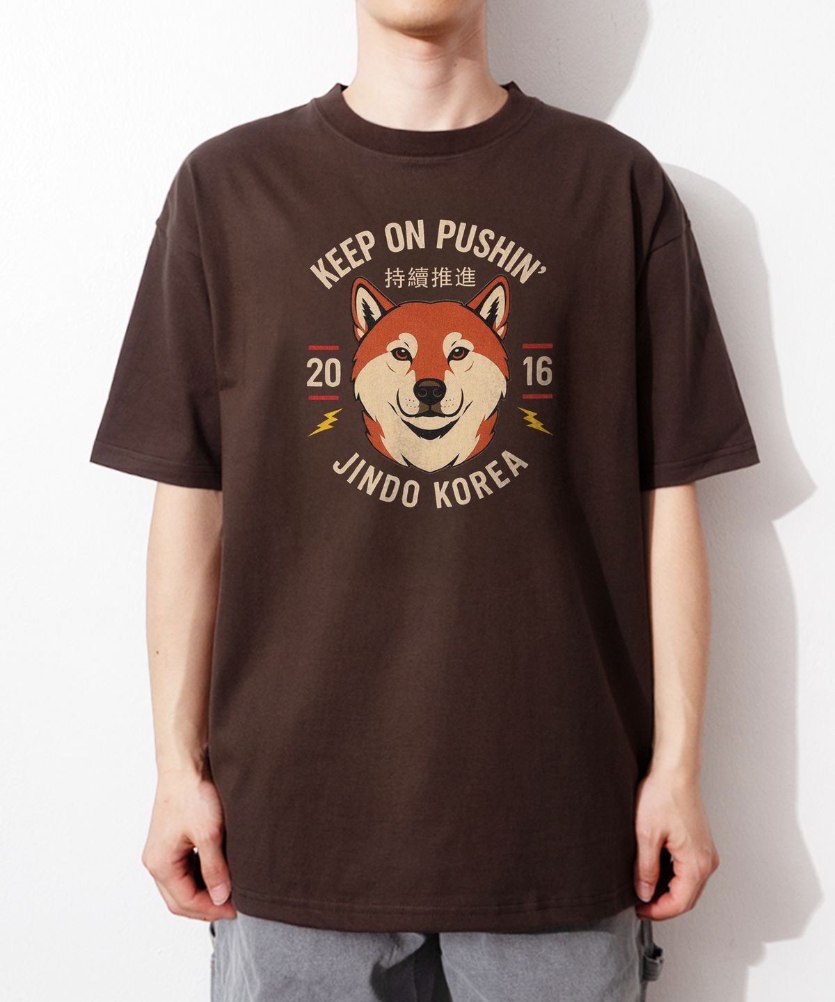 큐티에잇 가먼츠(QT8 GARMENTS) OC Korean Jindo Tee (Brown)