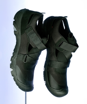 리버 트래킹 샌들 블랙