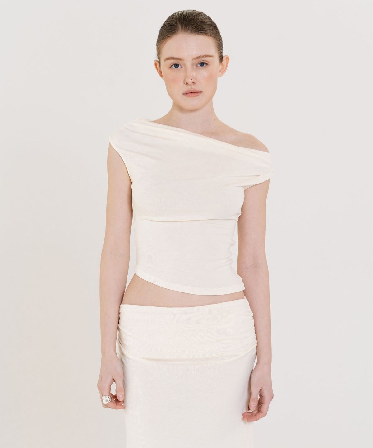 인지액티브(INJIACTIVE) Drape Boat Neck T-Shirt 크림베이지