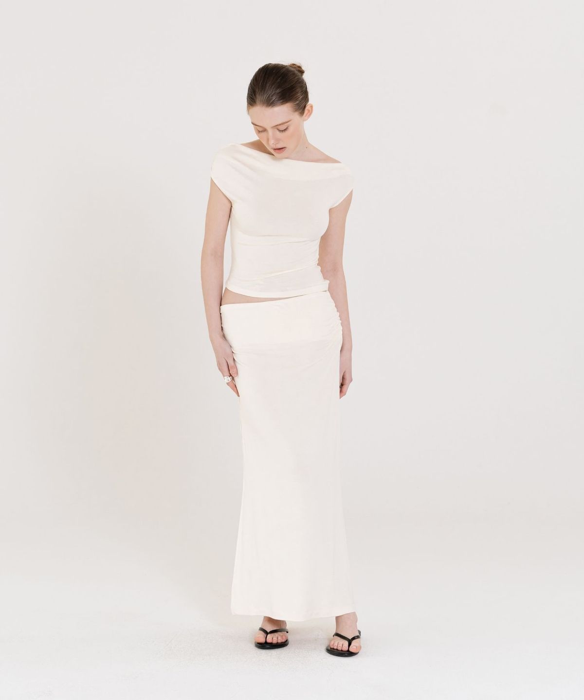 인지액티브(INJIACTIVE) Drape Slit Skirt 크림베이지