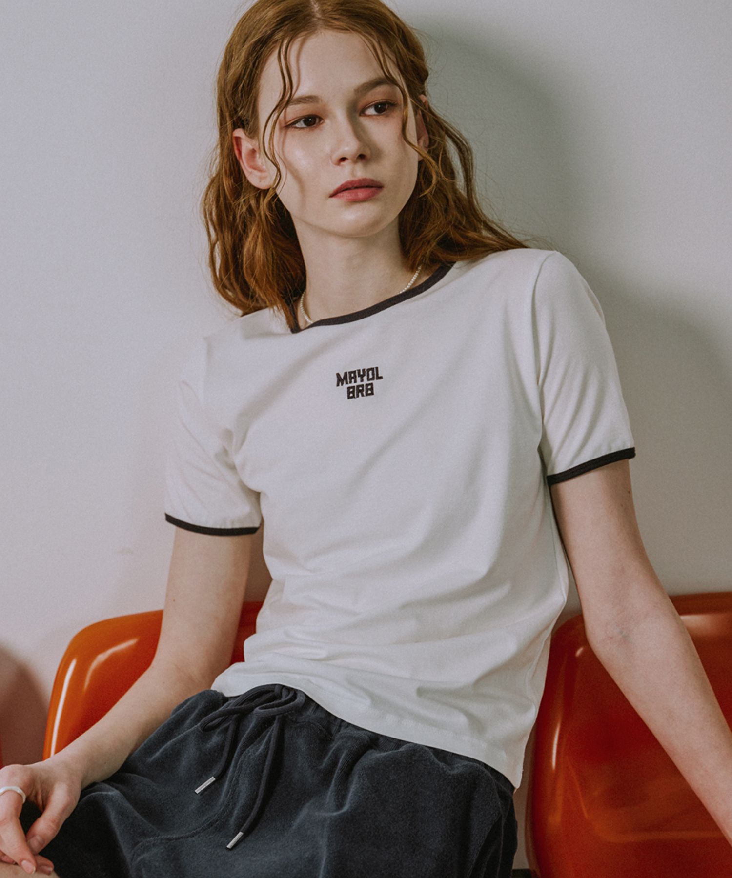 MAYOL_Lipstick Logo Embroidered Short Sleeve T-Shirt_White