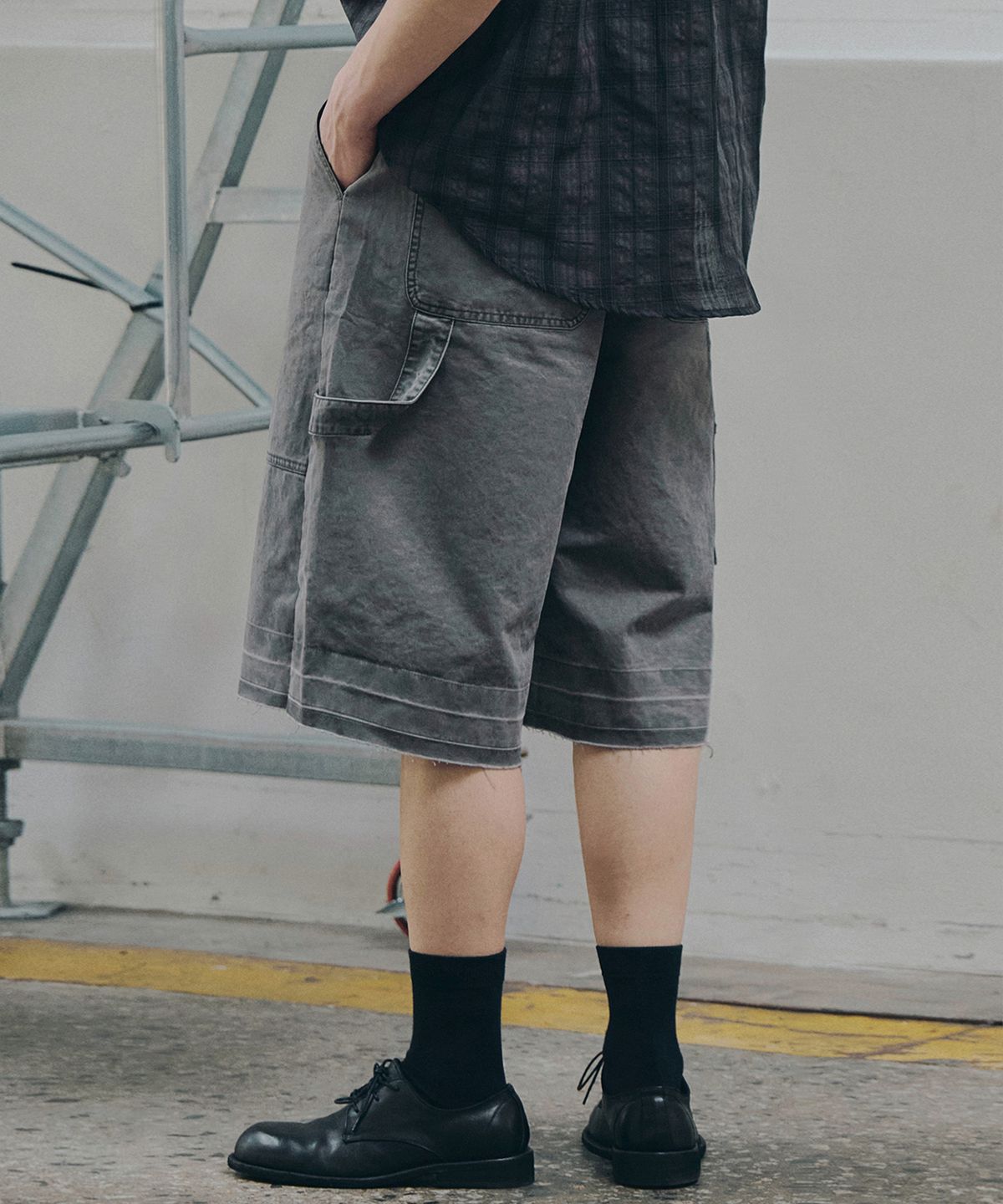 어널러코드(ANOLORCODE) 서드컷 카펜터 쇼츠 (모카그레이)
