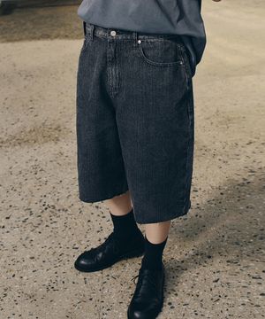 스트라이프 컷오프 데님팬츠 (블랙)