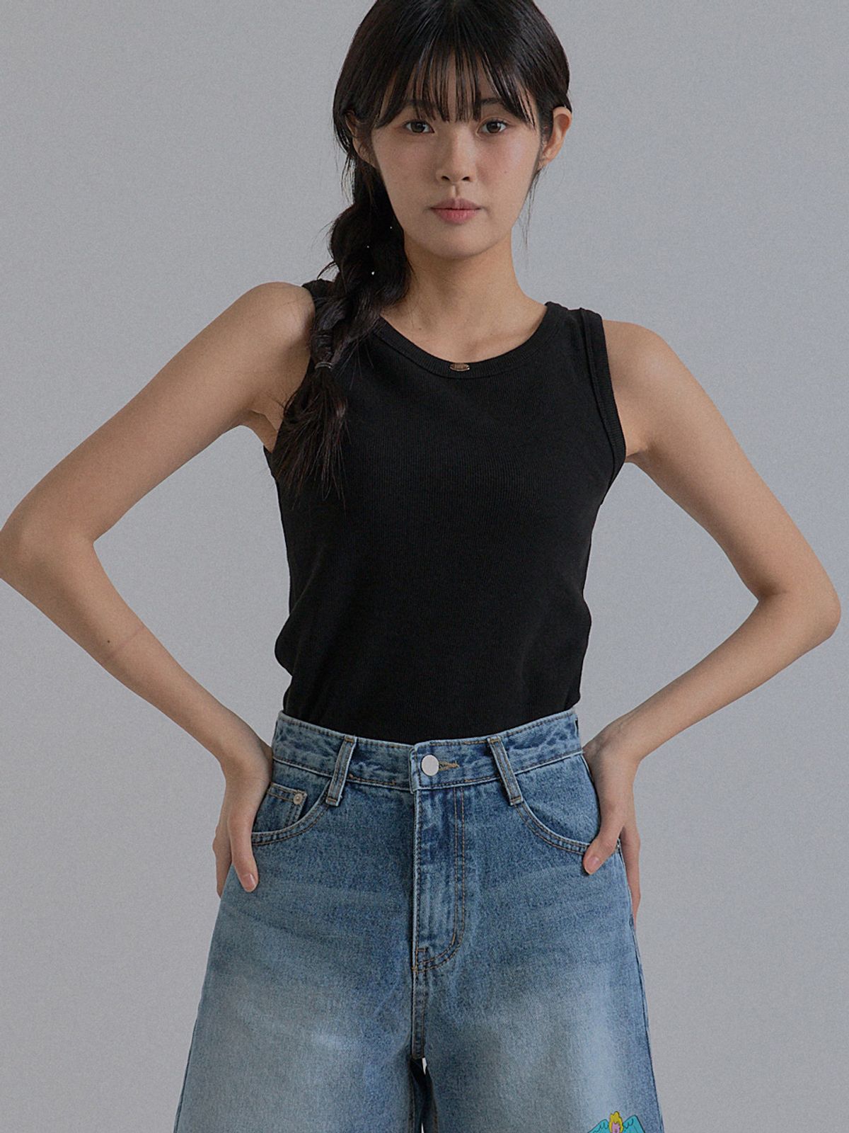 쏘리, 투 머치 러브(SORRY, TOO MUCH LOVE) Essential Ribbed Tank Top_Black