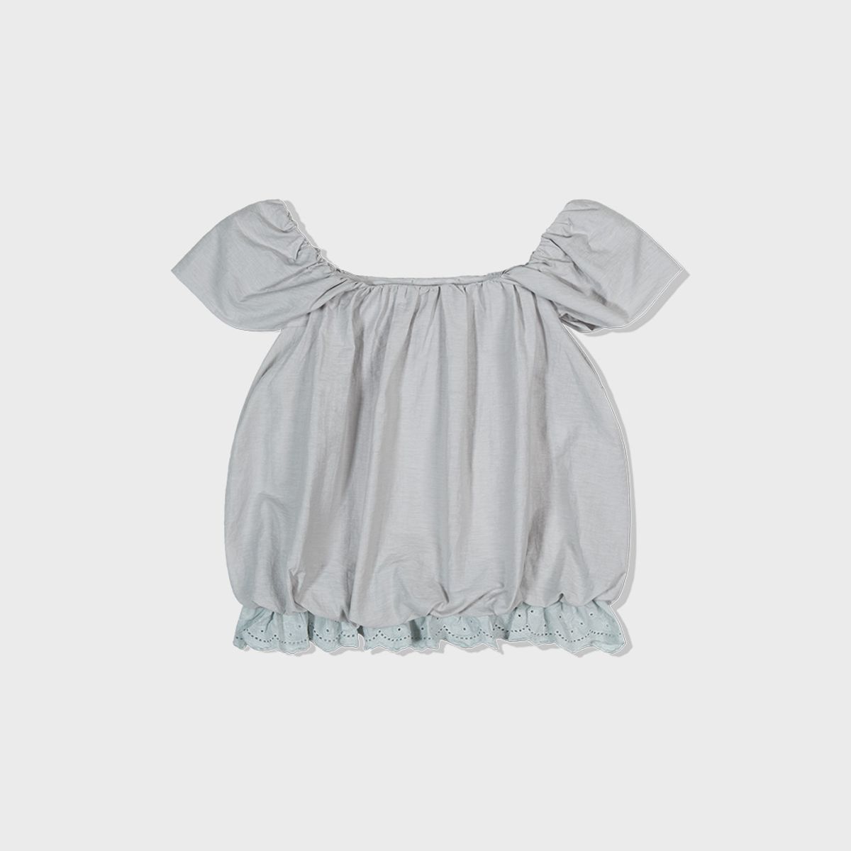 모아(MOAA) Puffy Petal Blouse (Dusty Cloud)