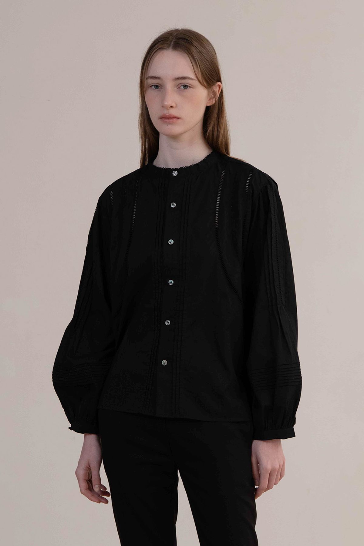 오브오브(OVEOF) Serre Pintuck Blouse_Black