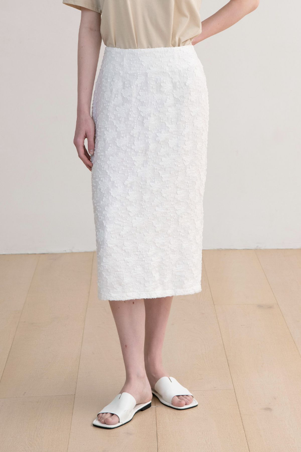 오브오브(OVEOF) Flower Jacquard Skirt_White