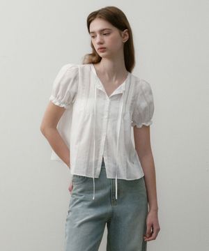 핀턱 레이스 블라우스 아이보리