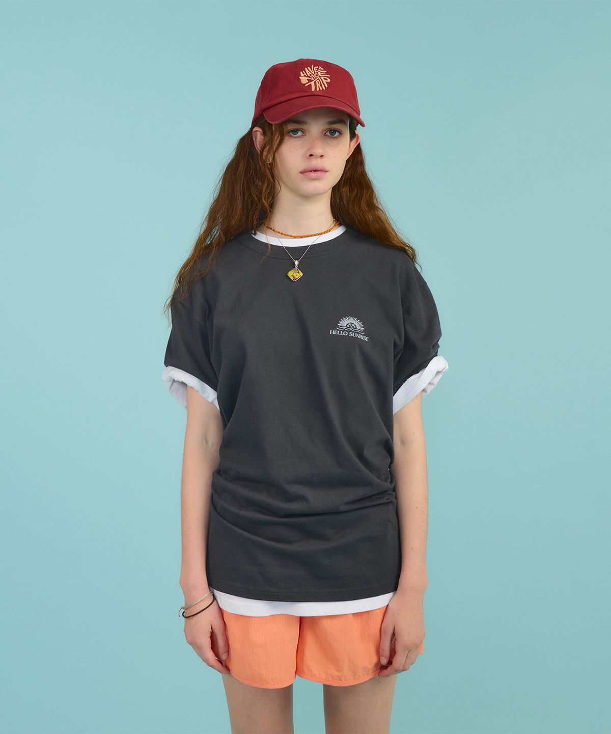 헬로 선라이즈(HELLO SUNRISE) Mini OG Logo Tee_Charcoal & White